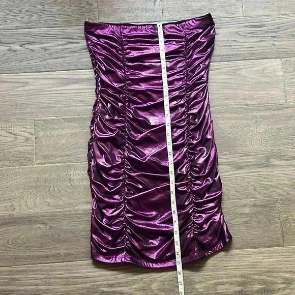 🔥SUBWAY🔥 | Fuchsia foil ruched tube top dress - Picture 7 of 10